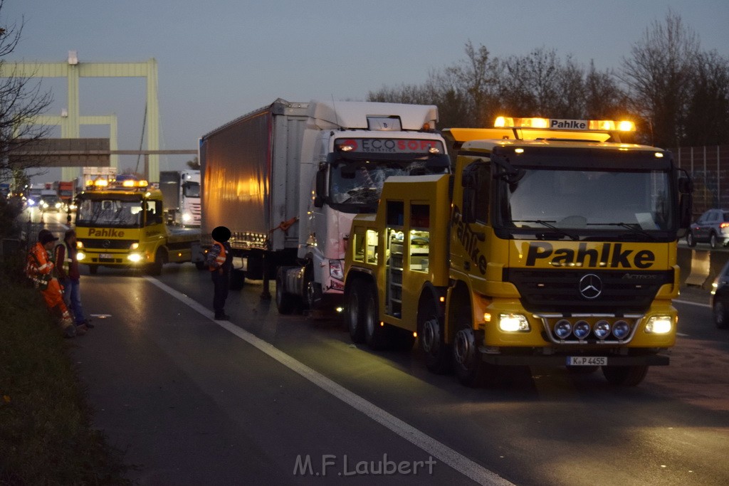 VU LKW A 4 Rich Aachen hinter Rodenkirchener Bruecke P52.JPG - Miklos Laubert